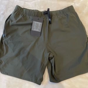 NWT Mens Fabletics THE 7" TAKEOVER SHORT